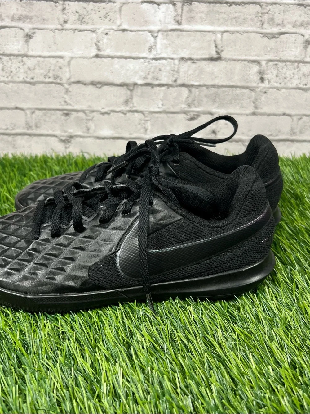 Nike Black Tiempo Legend Futsal Club IC Soccer Shoes Youth Size 3.5Y